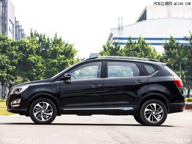 寶駿最新款SUV 560，科技與品質(zhì)的新標(biāo)桿